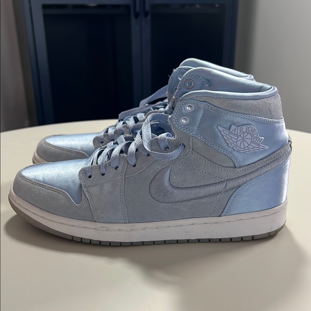 Women’s AJ 1 Mid